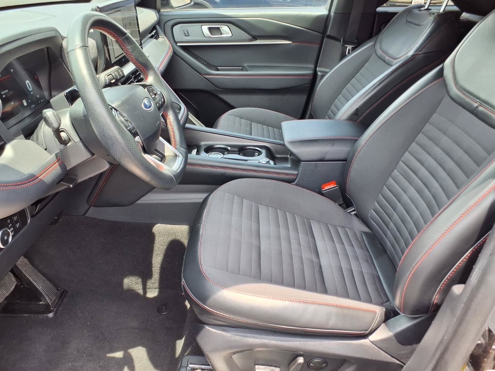 Used 2025 Agate Black Metal Ford ST-Line image 13