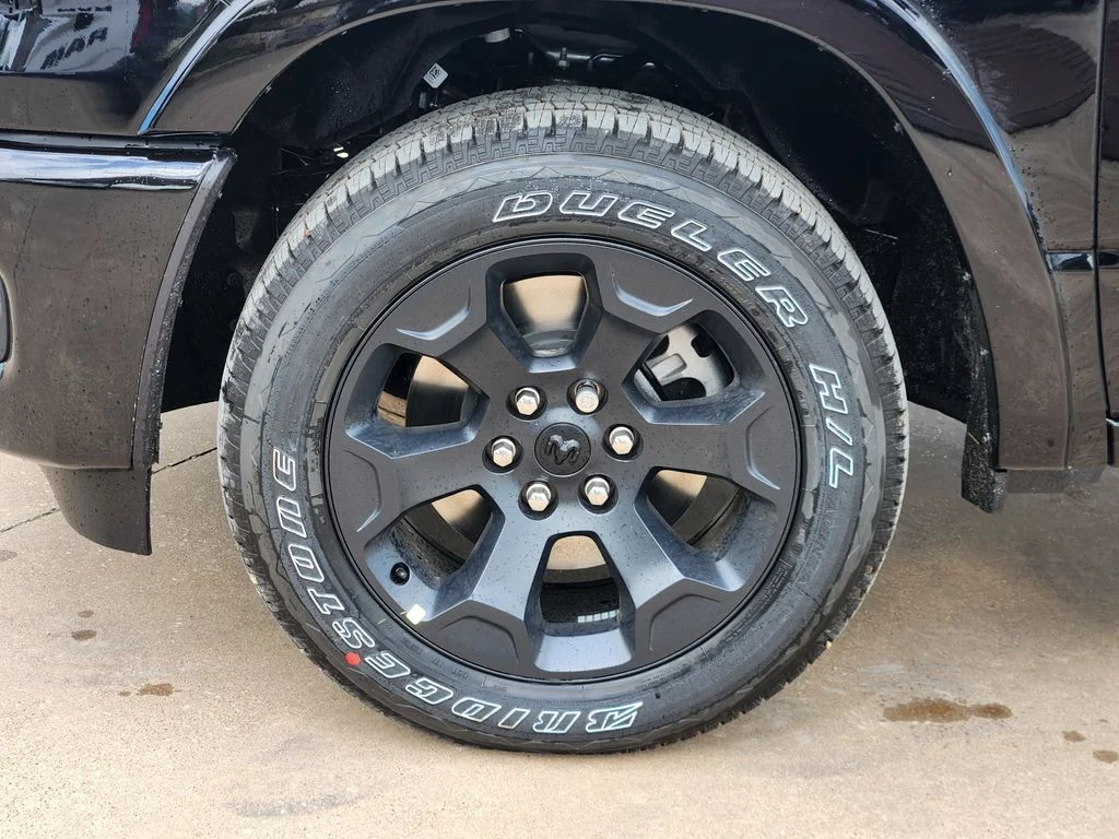 New 2026 Diamond Black Crystal Pearl-Coat Exterior Paint RAM Big Horn/Lone Star image 7