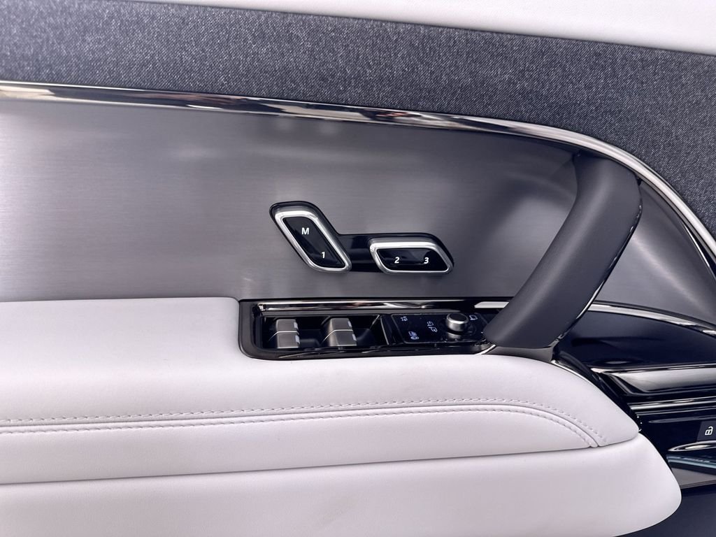 New 2026 Borasco Grey Land Rover SE image 12