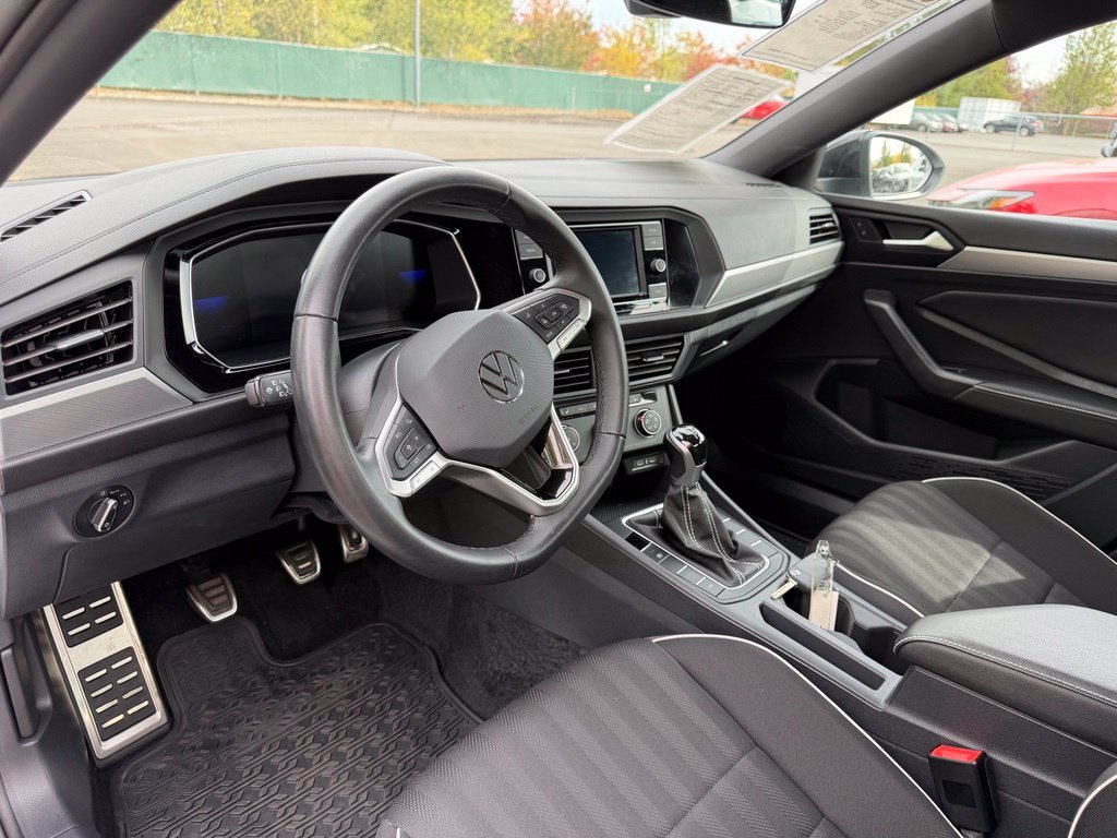Used 2024 Pure White Volkswagen 1.5T Sport image 16