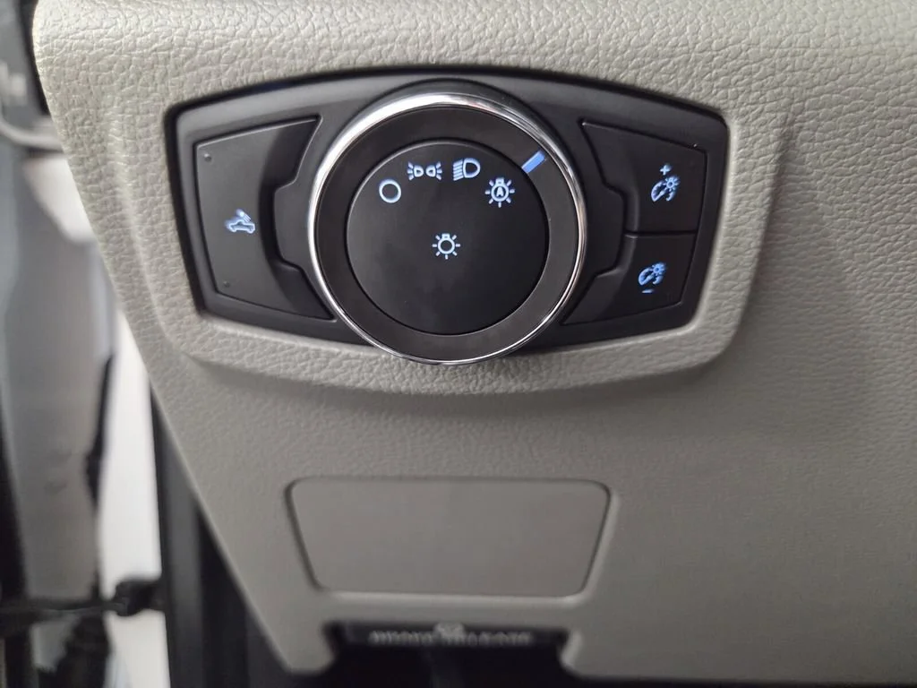 Used 2020 Oxford White Ford XLT image 22