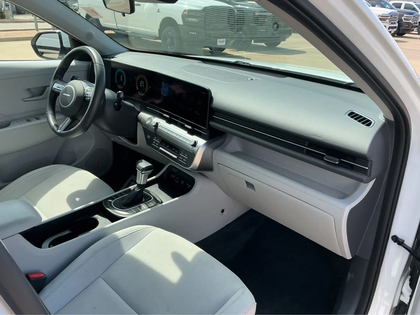 Used 2025 Atlas White Hyundai SEL image 19