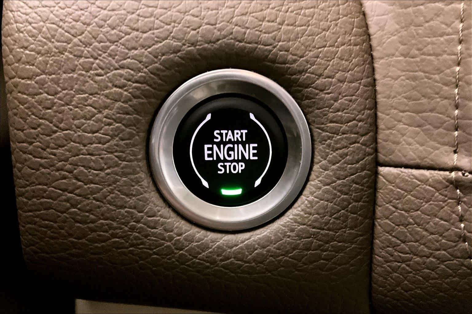 Used 2023 White Frost Tricoat GMC Denali image 33