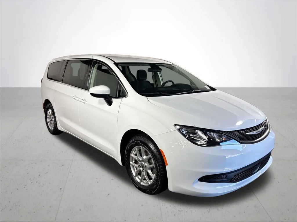 Used 2022 White Chrysler LX image 4