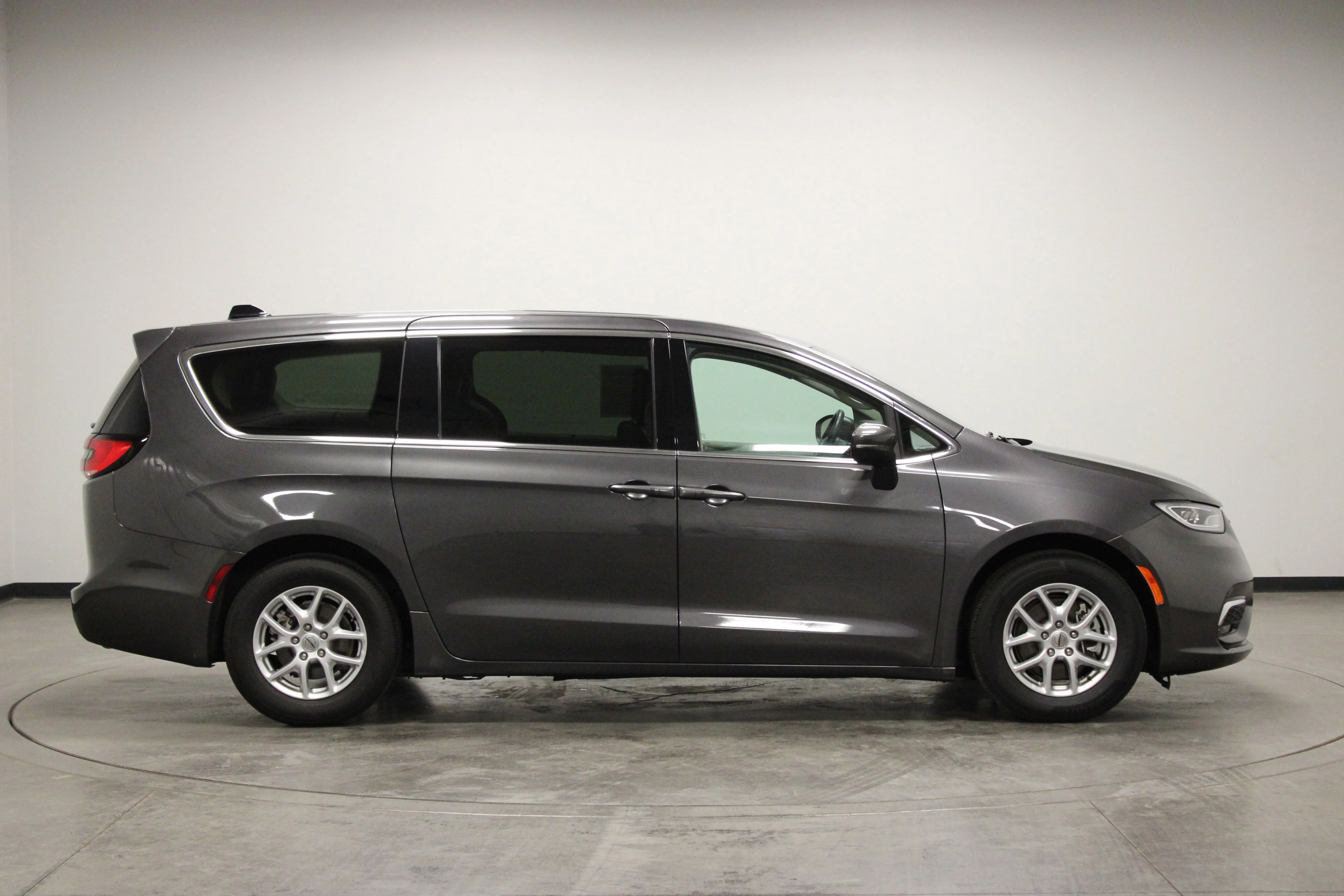 2023 Chrysler Pacifica Touring L - Photo 9