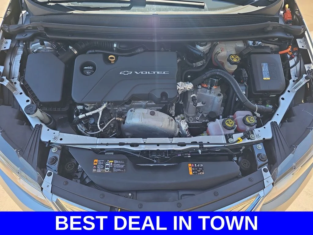 Used 2018 Silver Chevrolet Premier image 31