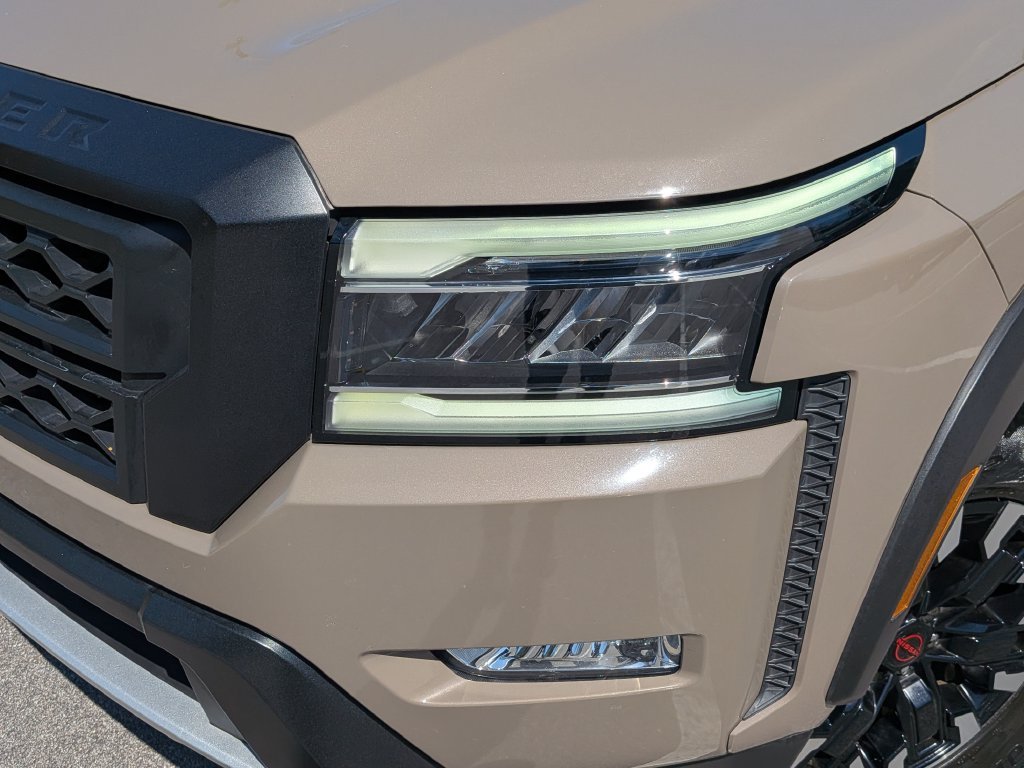 Used 2022  Nissan PRO-X image 7