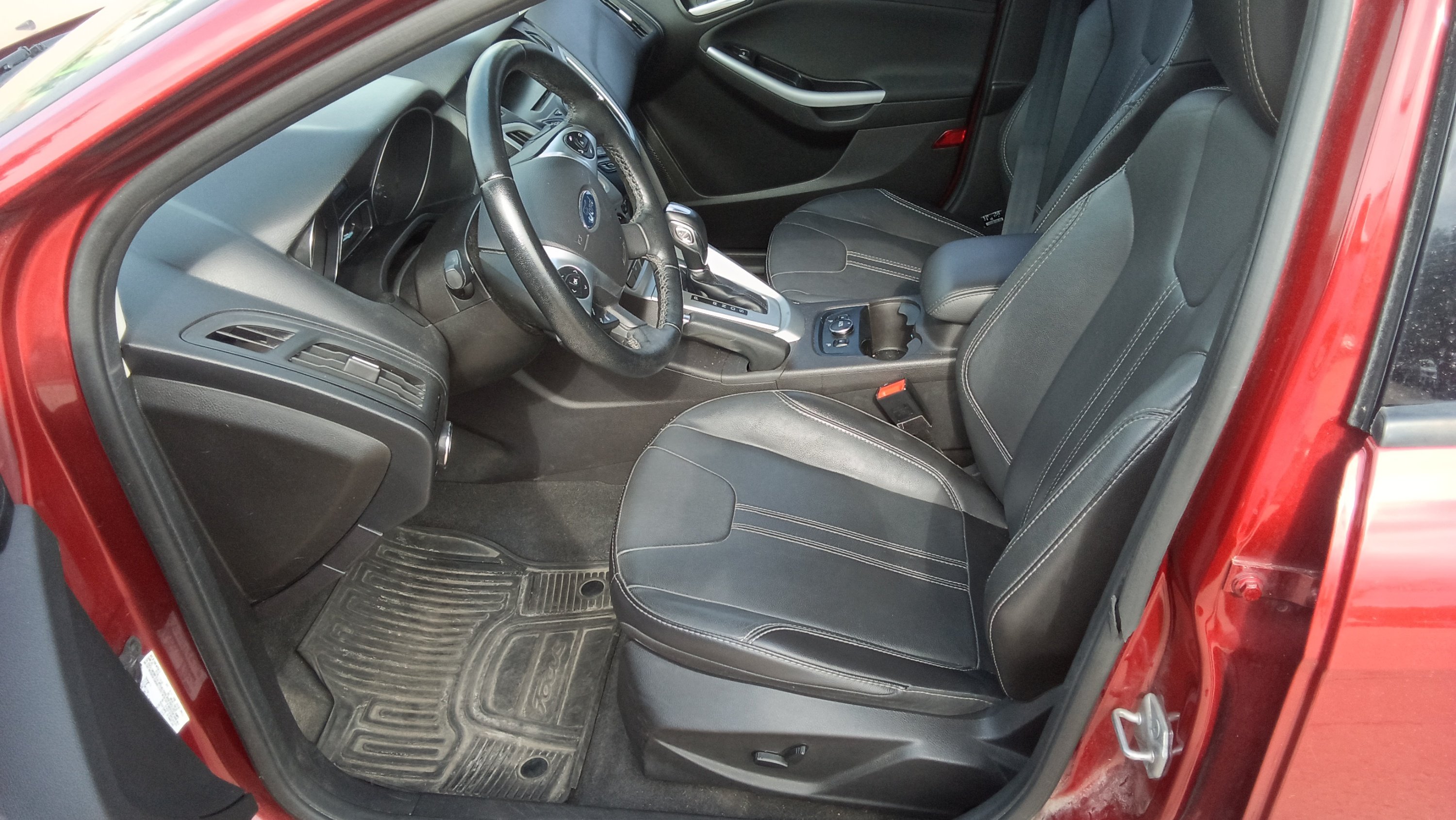 Used 2014 Red Ford SE image 10