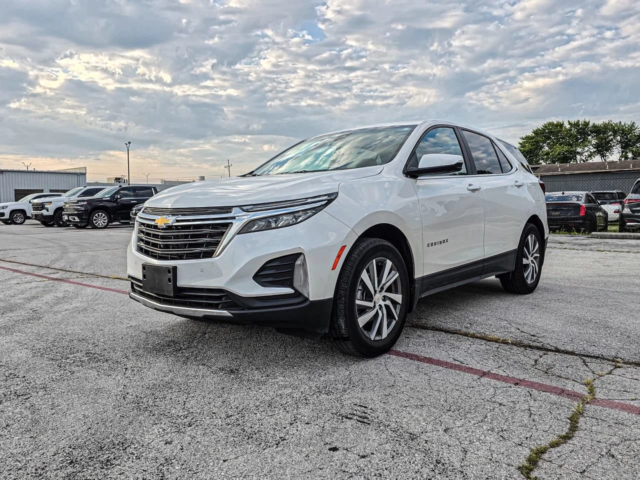 Used 2023 Iridescent Pearl Tricoat Chevrolet LT w/1LT image 2