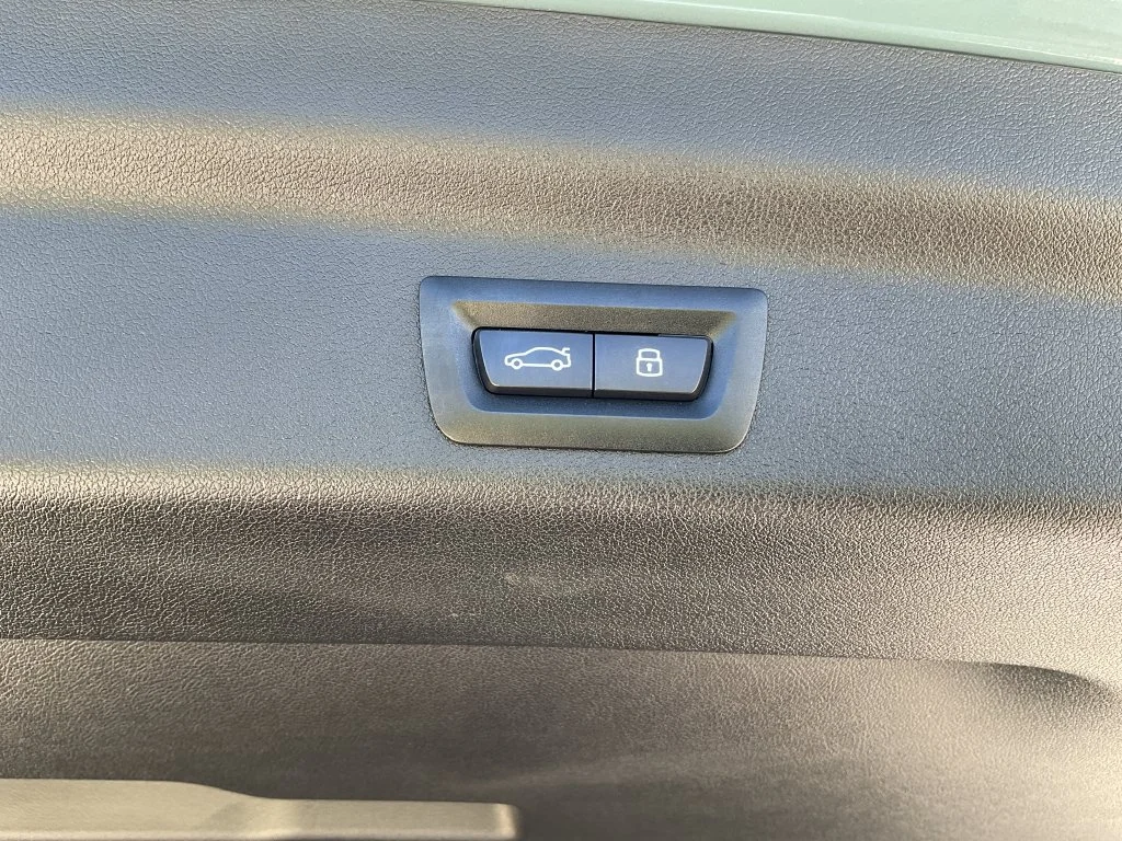 Used 2025 Green BMW xDrive28i image 10