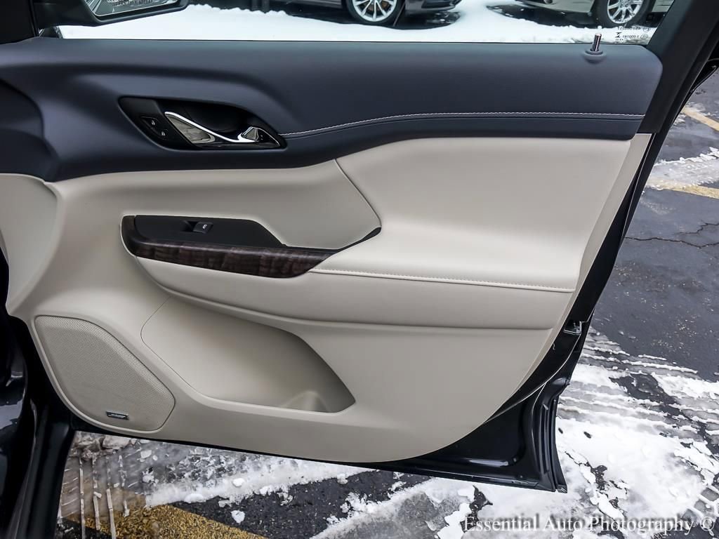 2023 GMC ACADIA - Image 31