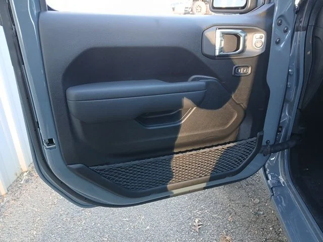 New 2026 Anvil Clear-Coat Exterior Paint Jeep Sport S image 35