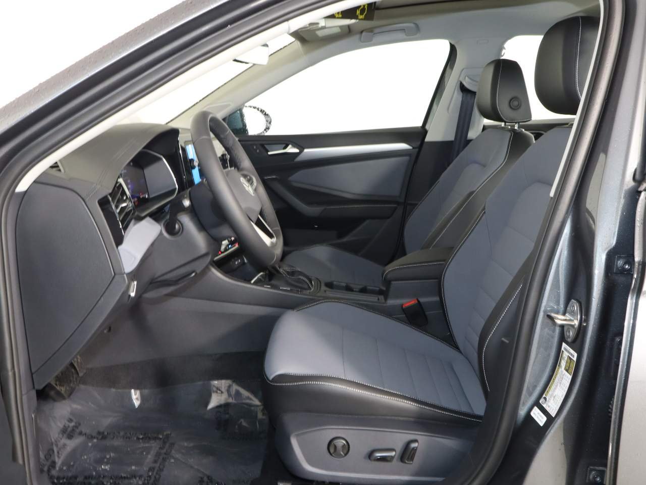 New 2027 Platinum Gray Metallic Volkswagen SE image 10