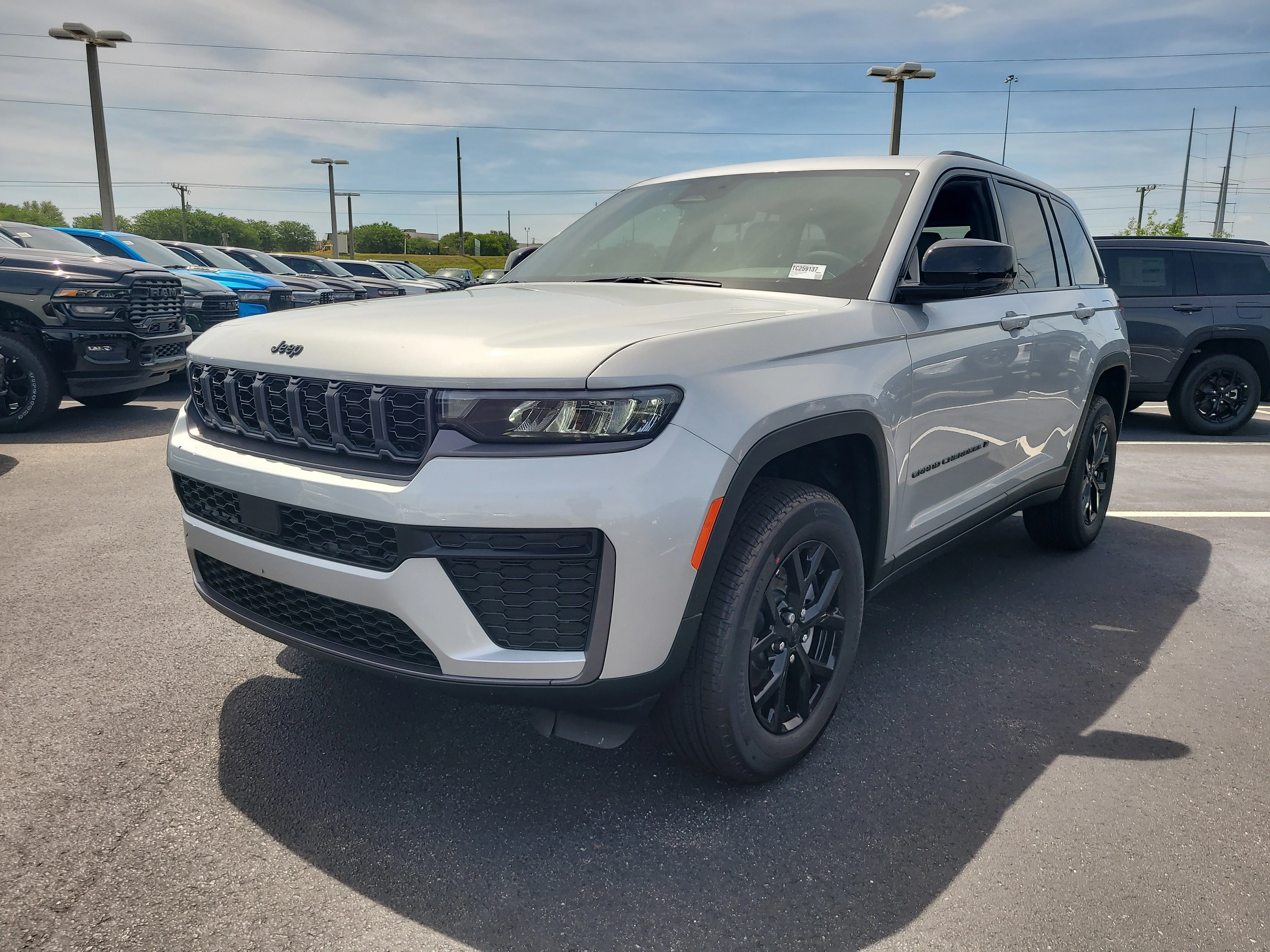 New 2026 Silver Zynith Jeep Laredo Altitude image 4