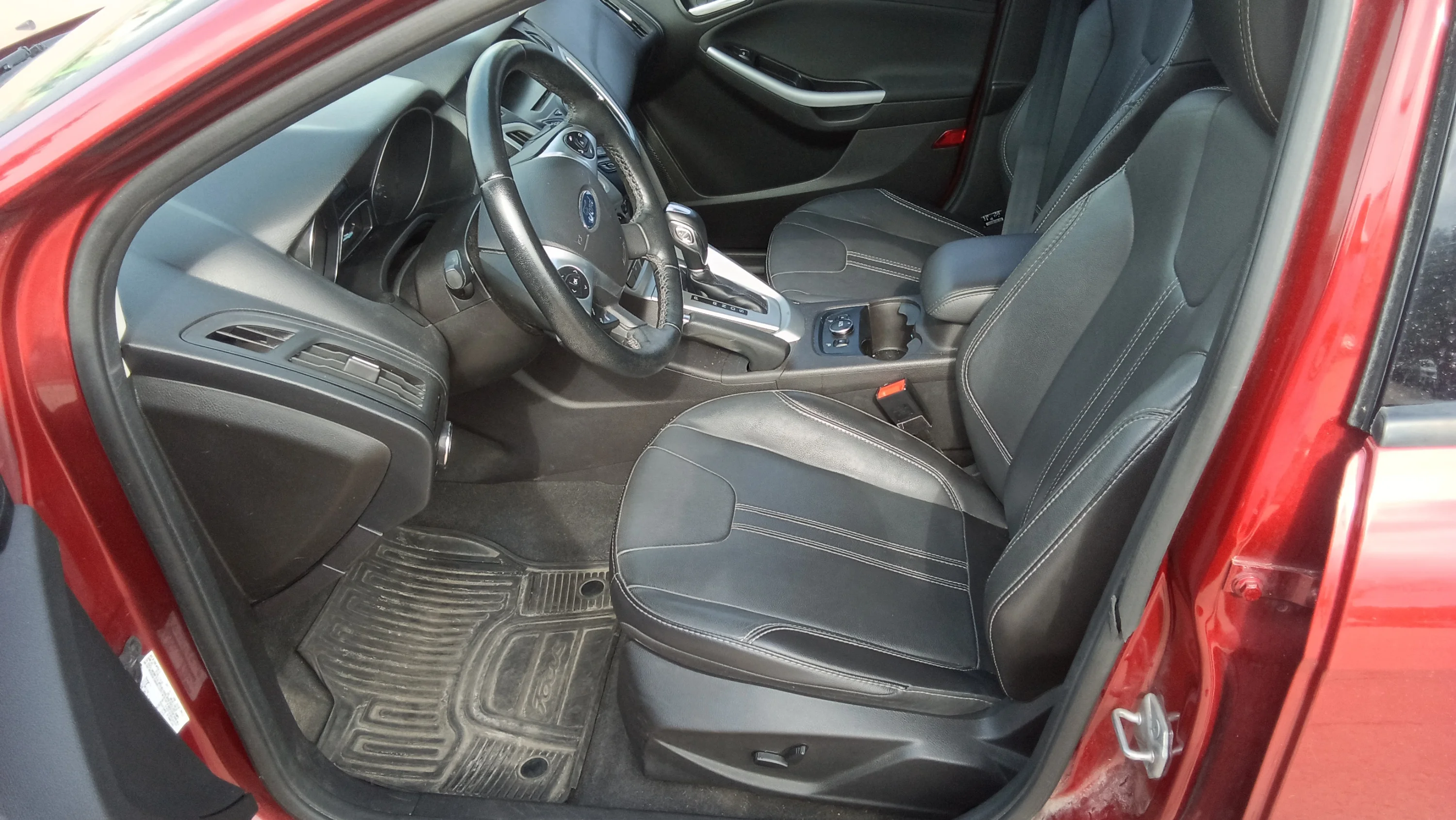 Used 2014 Red Ford SE image 10