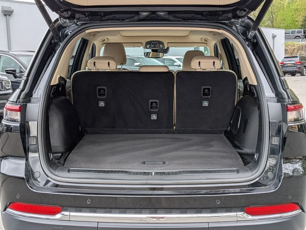 Used 2022 Black Jeep Limited image 6