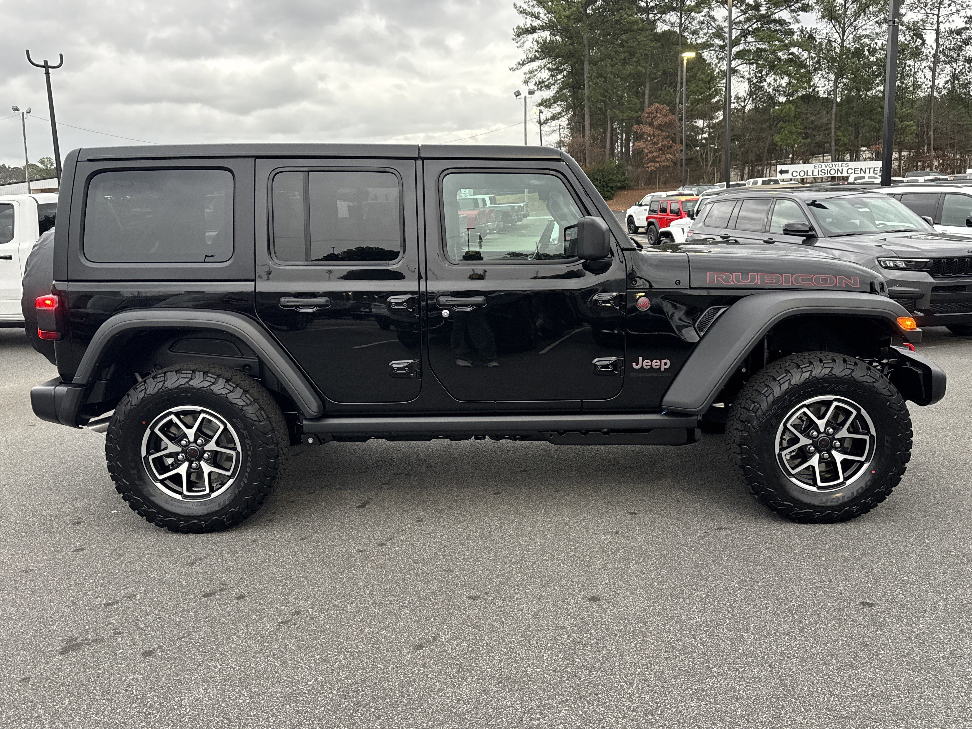 New 2026 Black Clear-Coat Exterior Paint Jeep Rubicon image 2