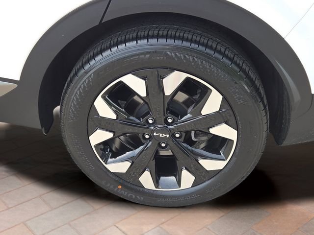 Certified Used 2024 White Kia X-Line image 28