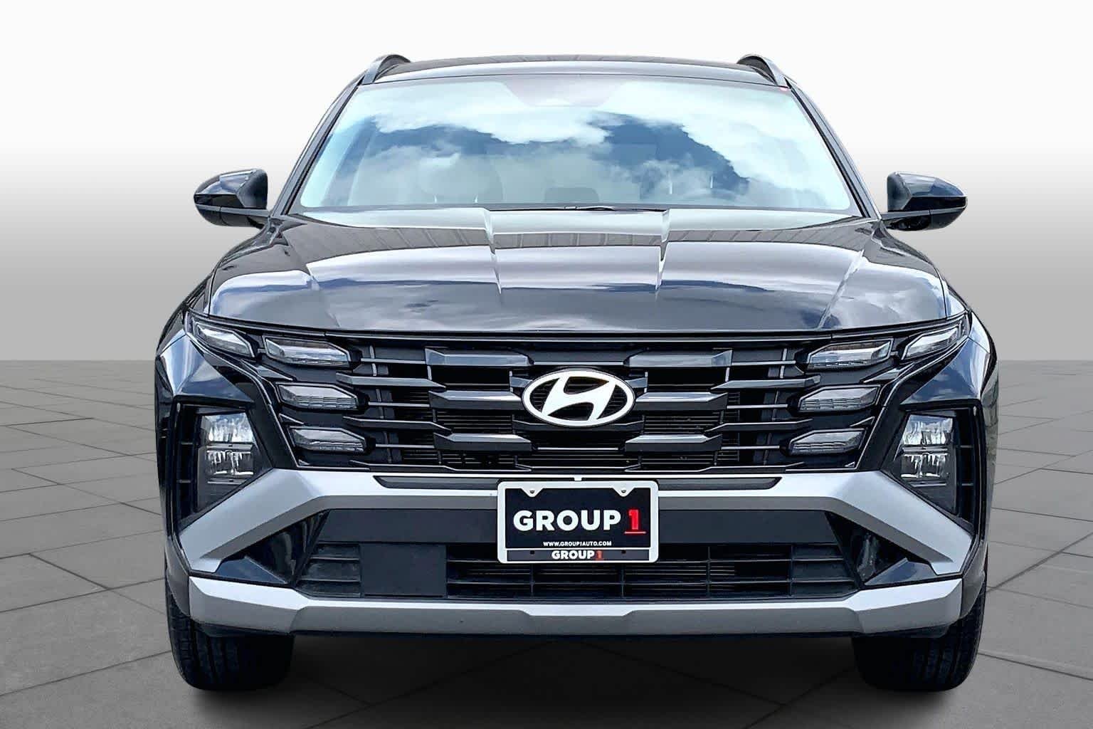 Used 2025 Phantom Black Hyundai SEL image 4