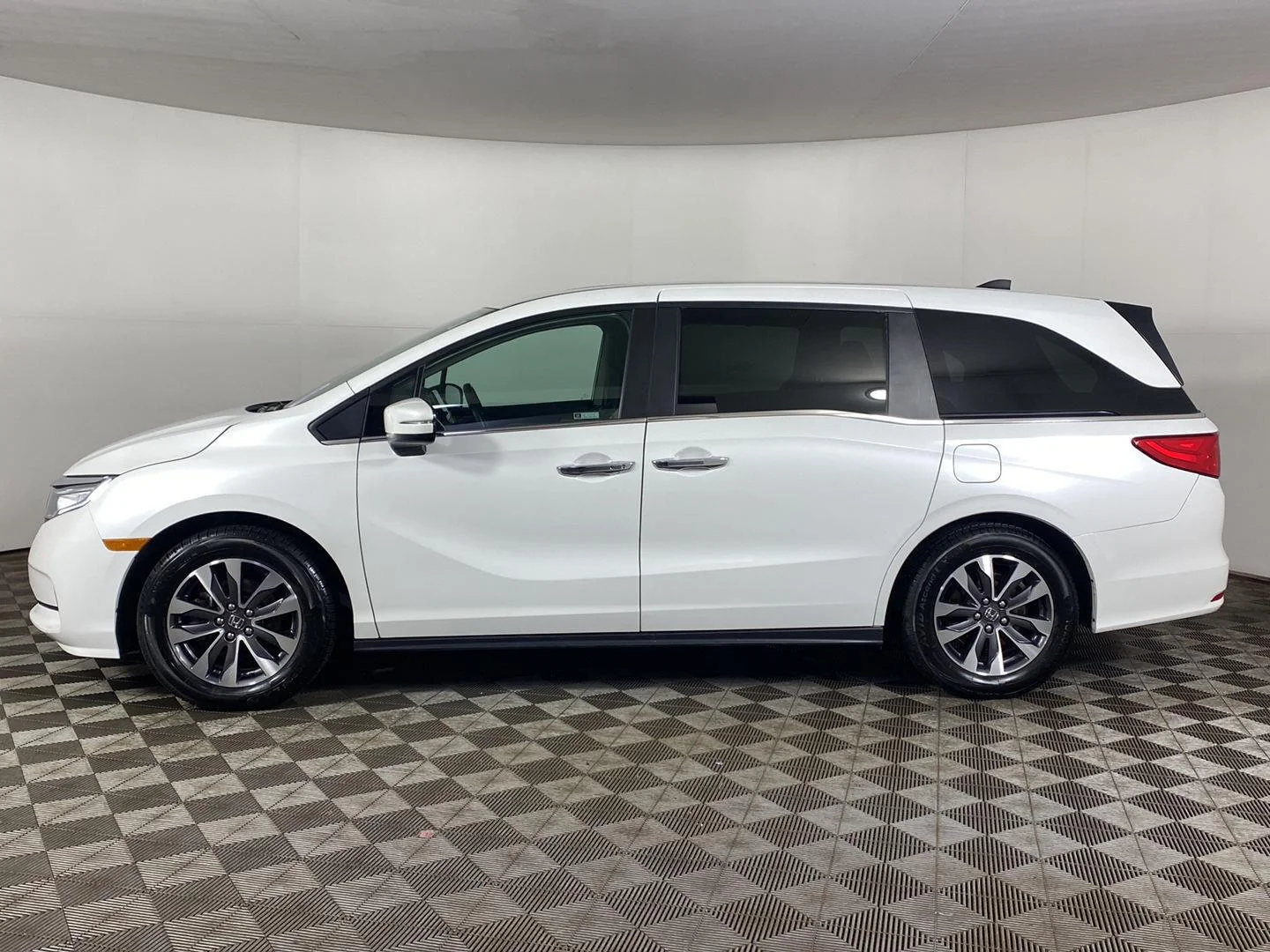 Used 2023 Platinum White Pearl Honda EX-L image 27