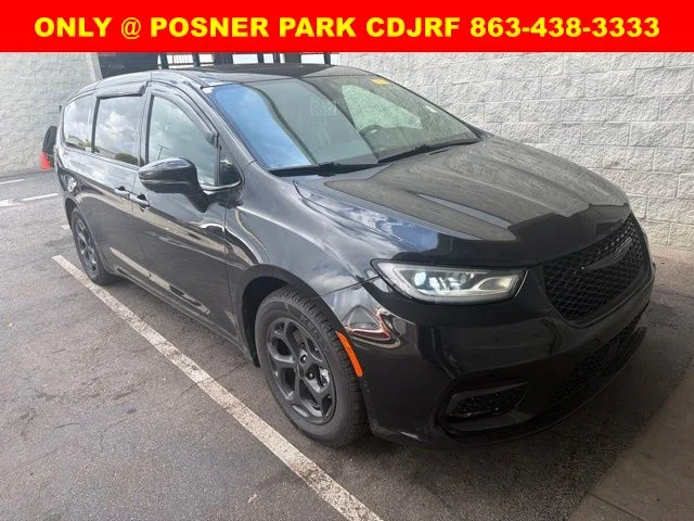 Used 2022 Black Chrysler Limited image 1