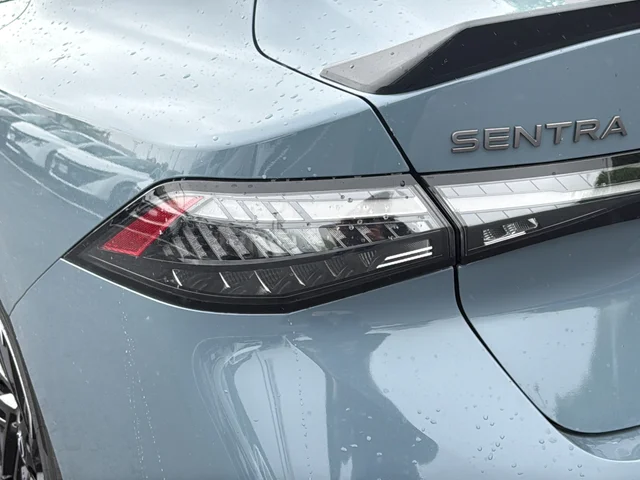New 2026 Atlantic Gray Metallic / Super Black Two-tone Nissan SR image 13
