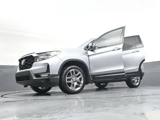 Used 2023 Lunar Silver Metallic Honda EX-L image 42