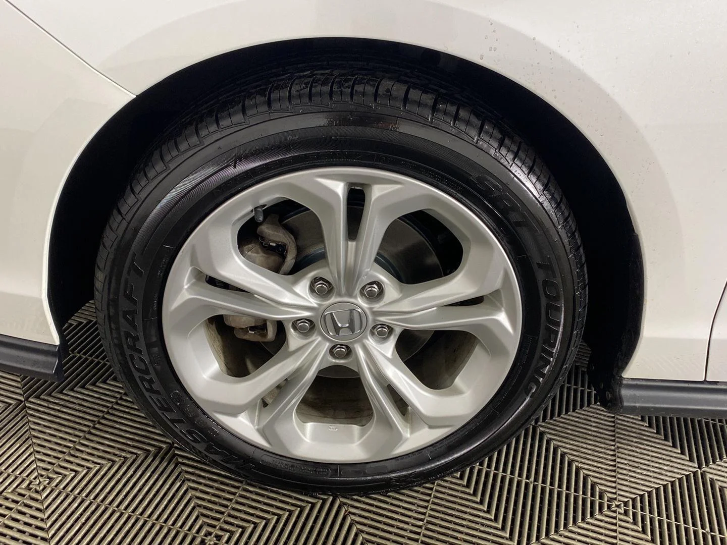 Used 2023 Platinum White Pearl Honda LX image 10