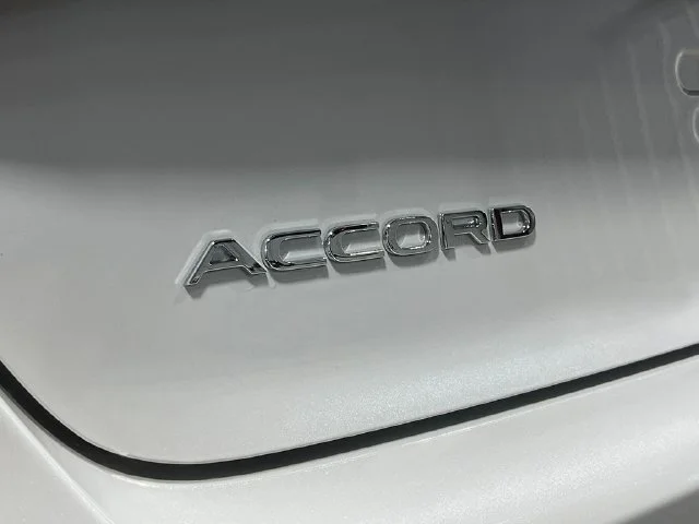 New 2026 Platinum White Pearl Honda LX image 5