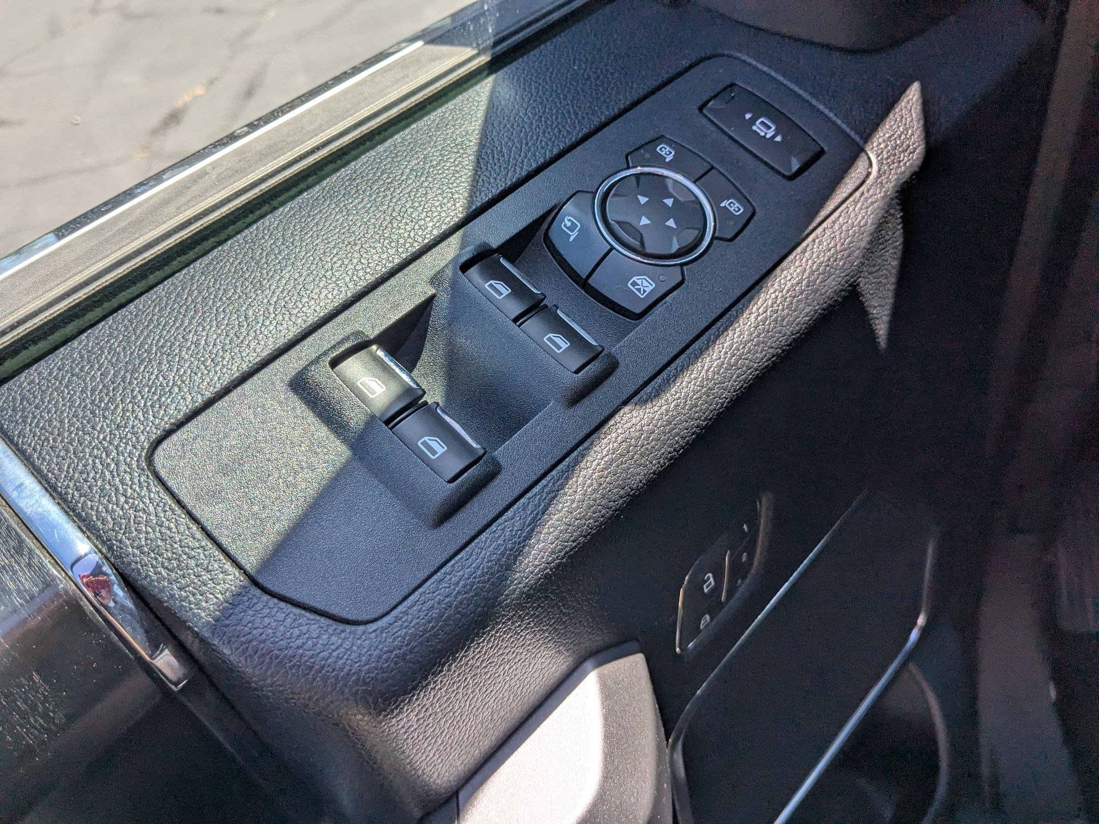 Used 2018 Shadow Black Ford Platinum image 13