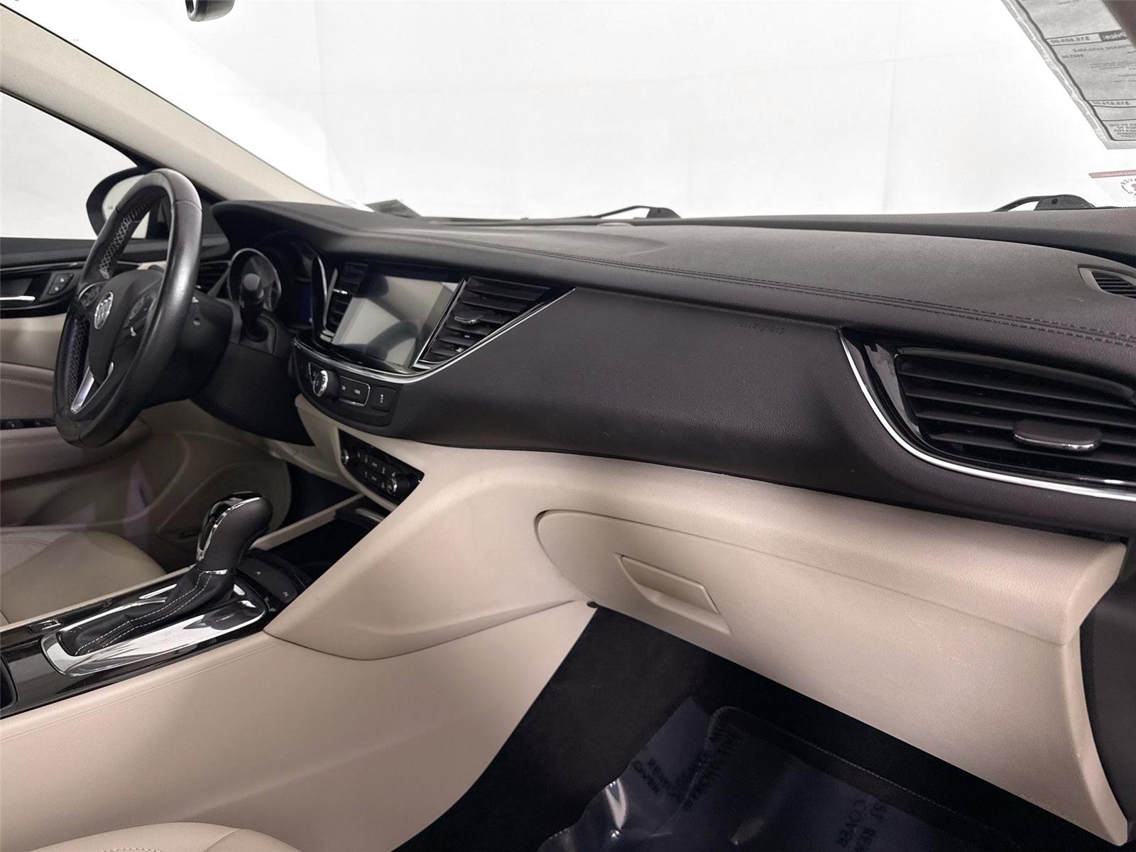 Used 2018 White Frost Tricoat Buick Essence image 44