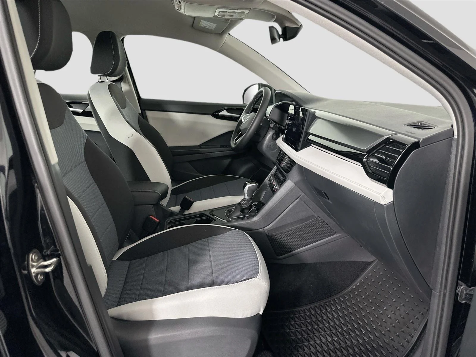 2025 Volkswagen Taos S - Photo 19