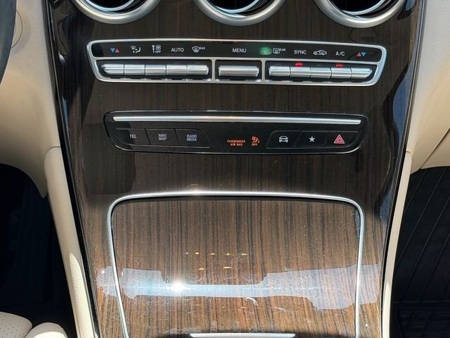 Used 2022  Mercedes-Benz GLC 300 image 18