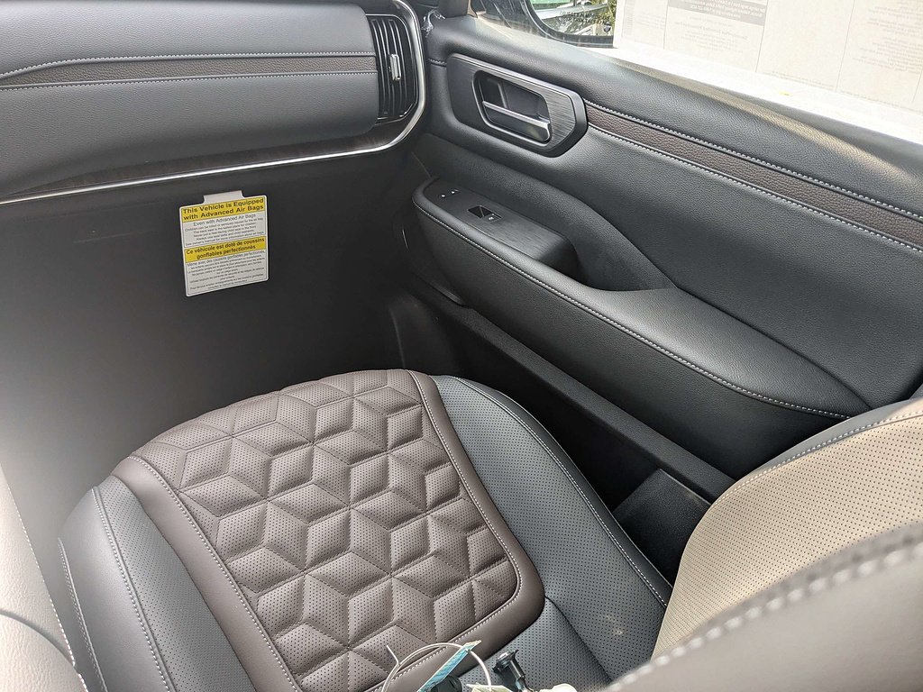 New 2026 Super Black Nissan Platinum Reserve image 18