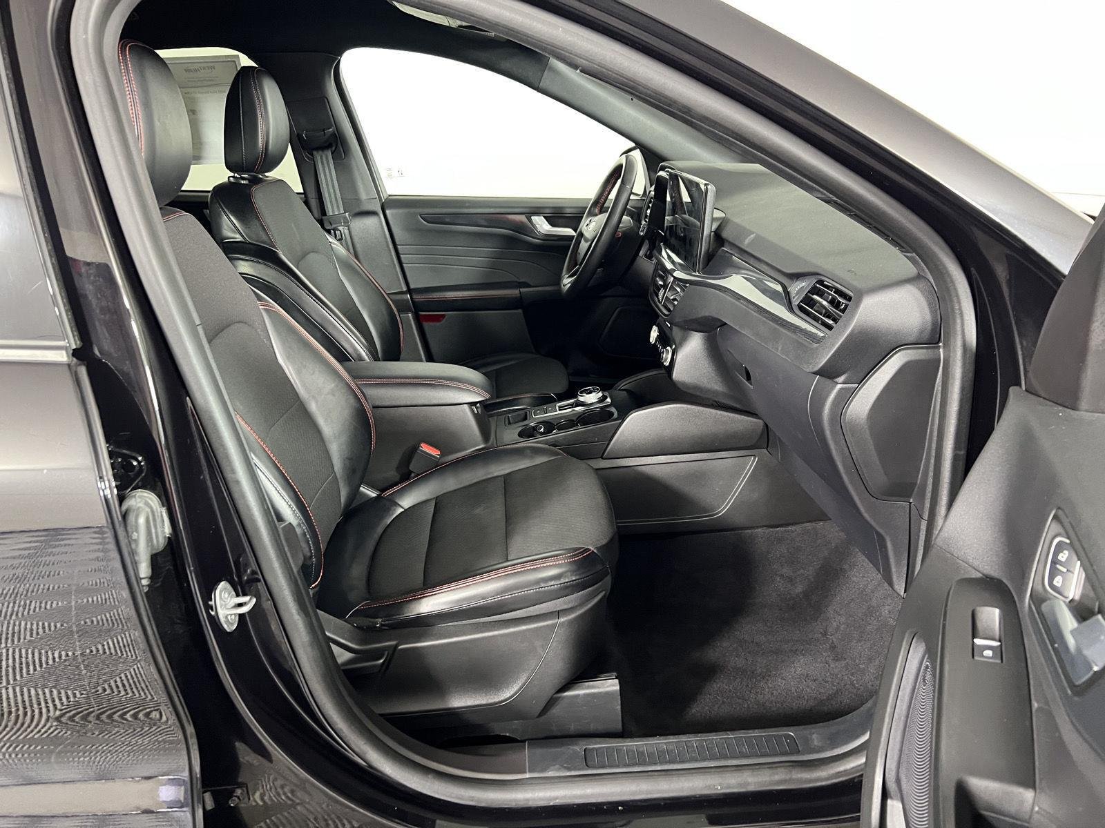 Used 2023 Agate Black Ford ST-Line image 9