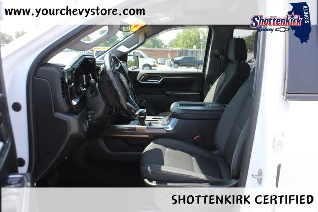 Used 2022 White Chevrolet LT image 16