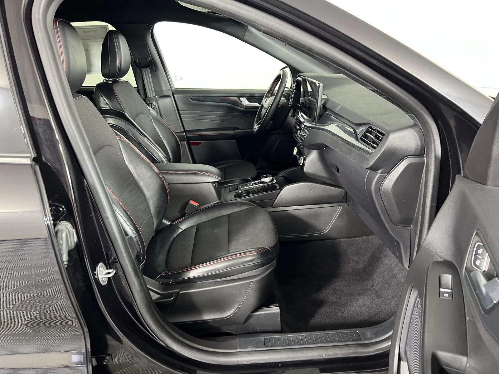 Used 2023 Agate Black Ford ST-Line image 9
