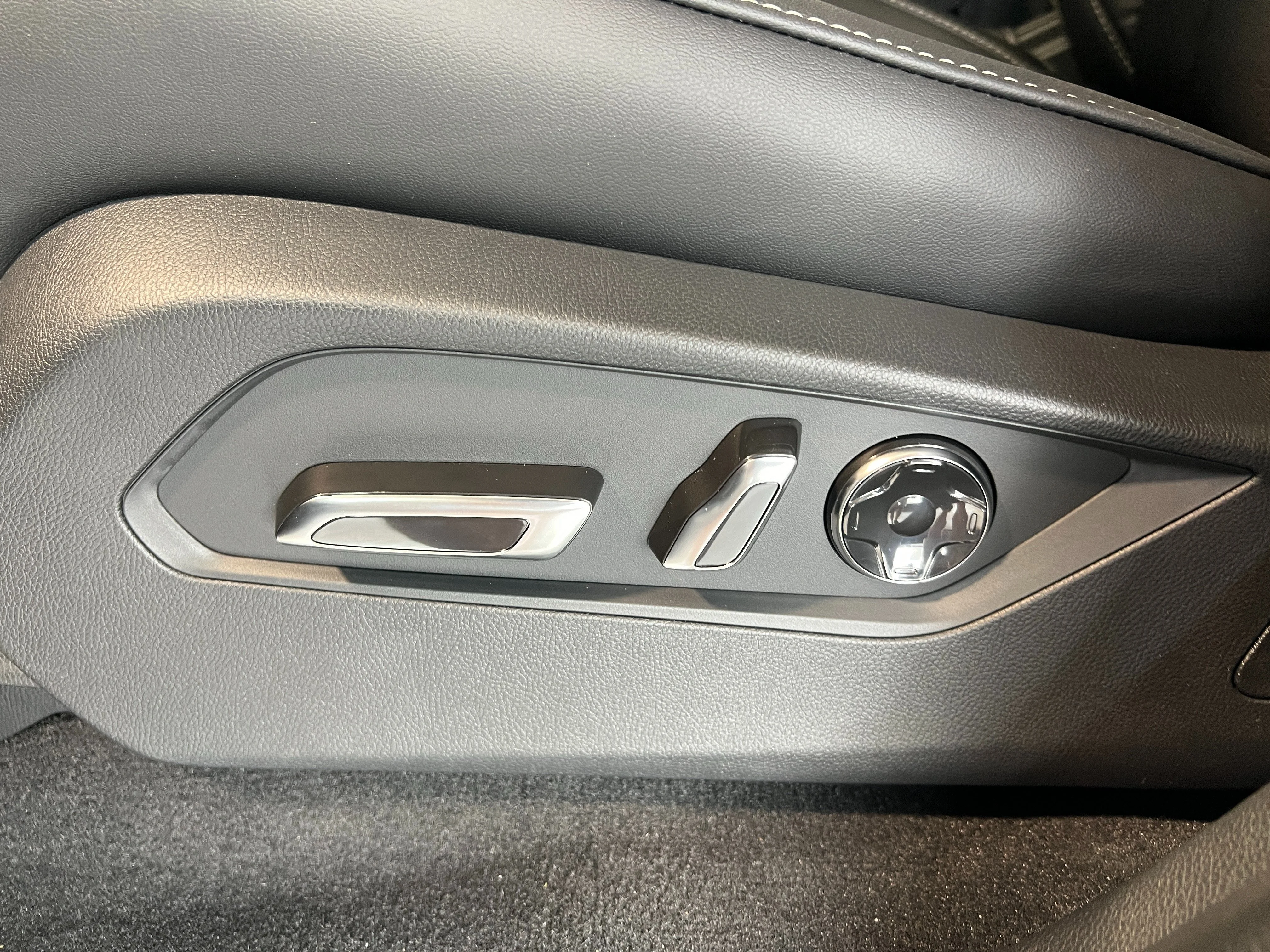 New 2026 Platinum White Pearl Acura w/Technology Package image 15