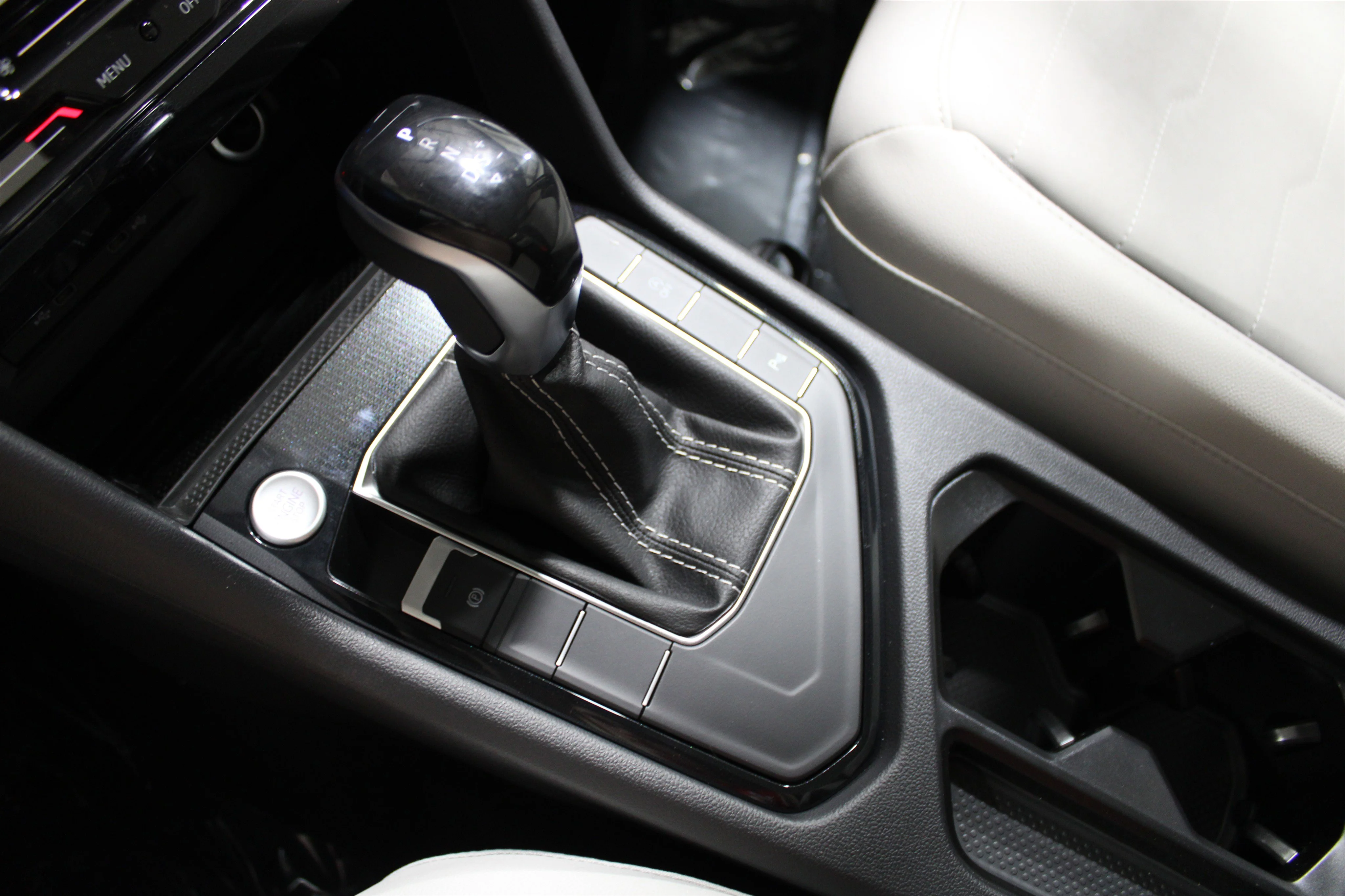 New 2026 Deep Black Pearl Volkswagen SE image 17