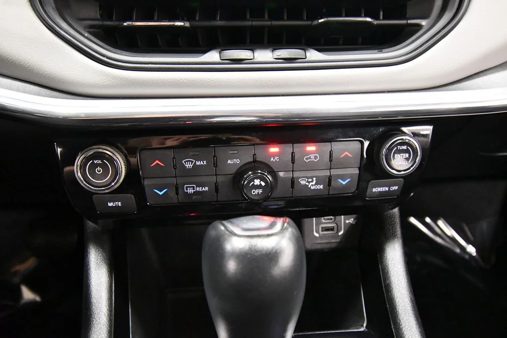 Used 2022 Black Jeep Limited image 25