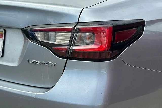 Used 2022 Ice Silver Metallic Subaru Premium image 7
