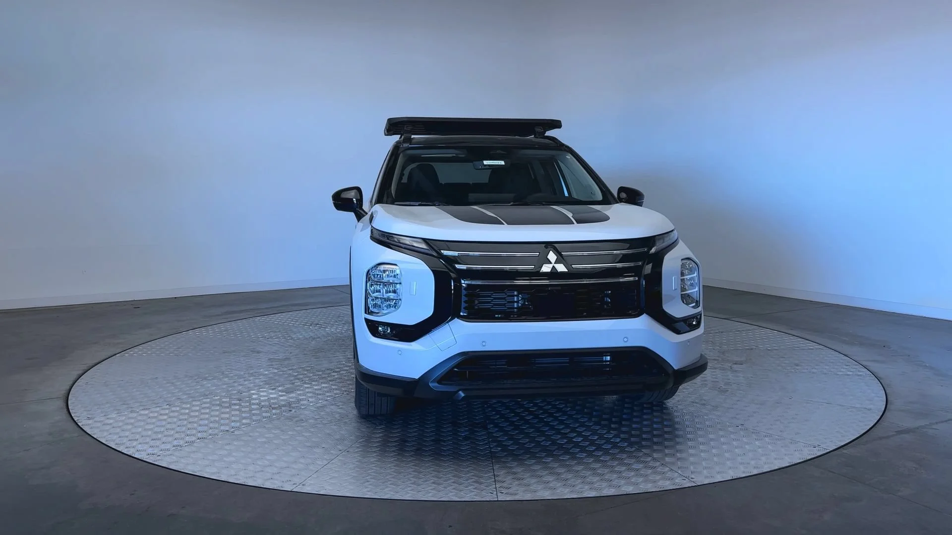 New 2026 White Diamond/Black Roof Mitsubishi Trail Edition image 3