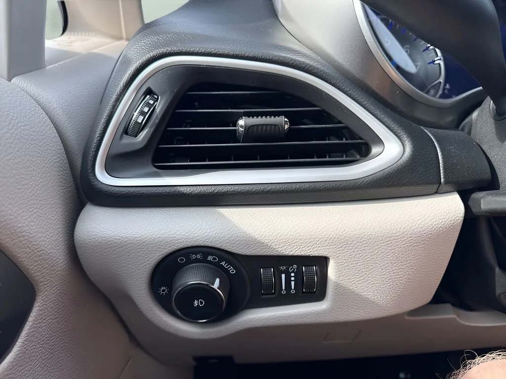 Used 2024 Silver Chrysler Touring L image 24