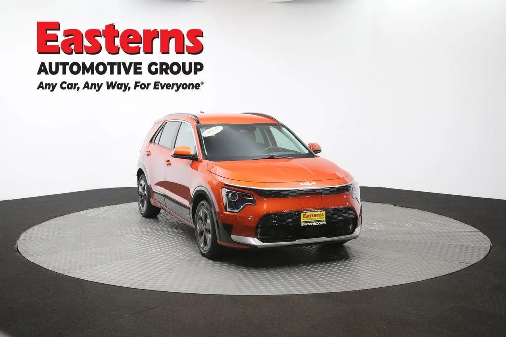 Used 2023 Red Kia Wind image 50
