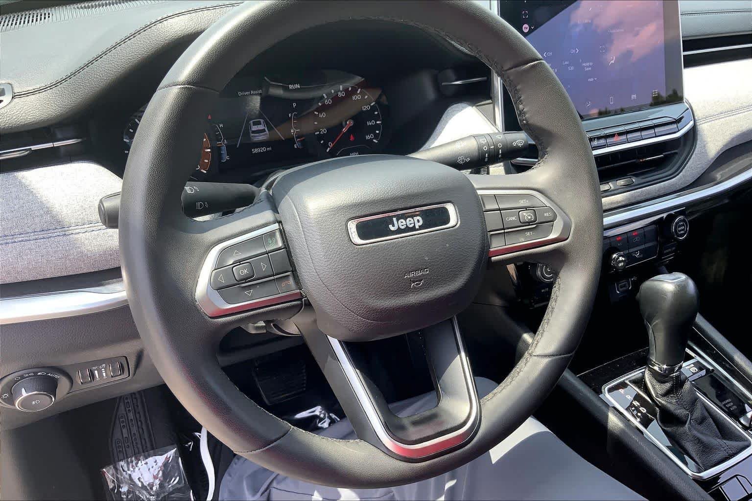 Used 2024 Bright White Clearcoat Jeep Latitude image 18