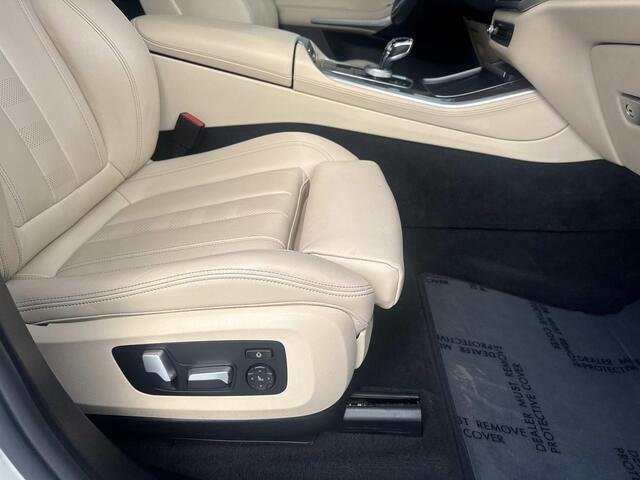 Used 2022 Mineral White Metallic BMW xDrive40i image 12