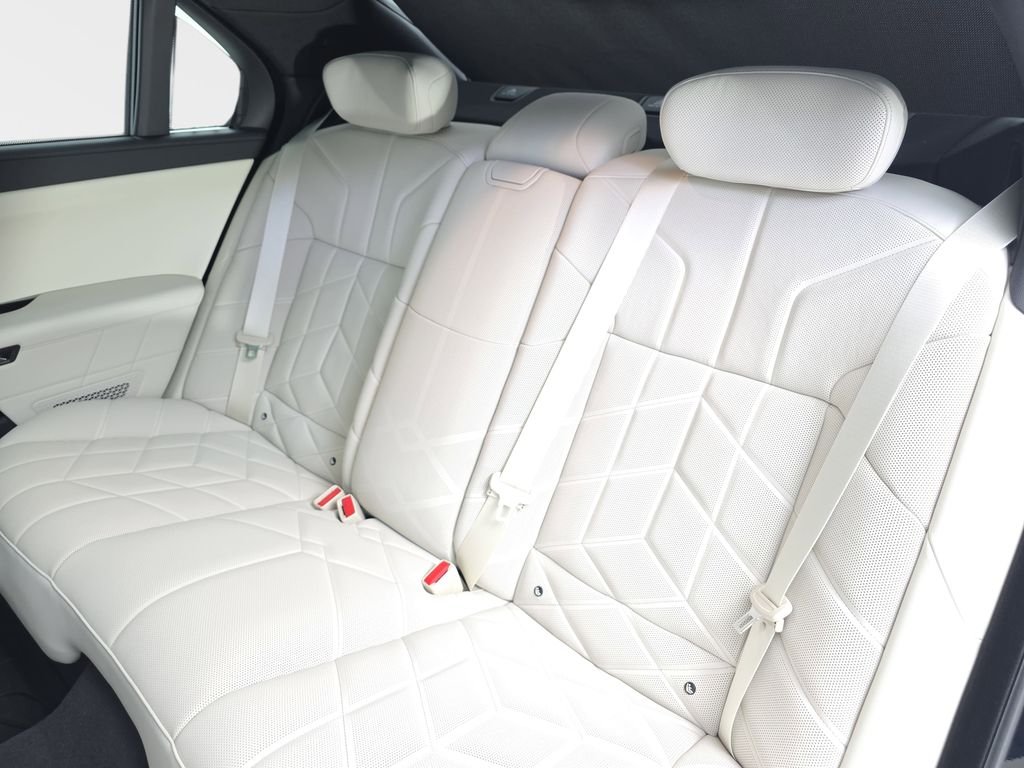 2026 BMW 7 Series 760i - Photo 14