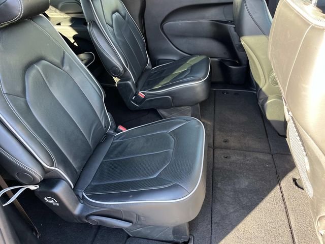 Used 2025 Black Chrysler Limited image 20