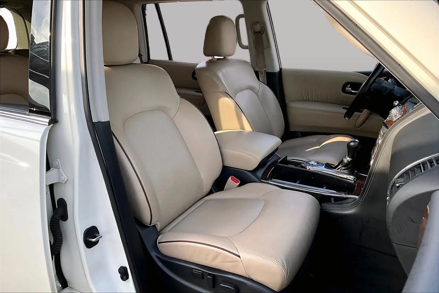 Used 2019 Pearl White Tricoat Nissan SL image 9