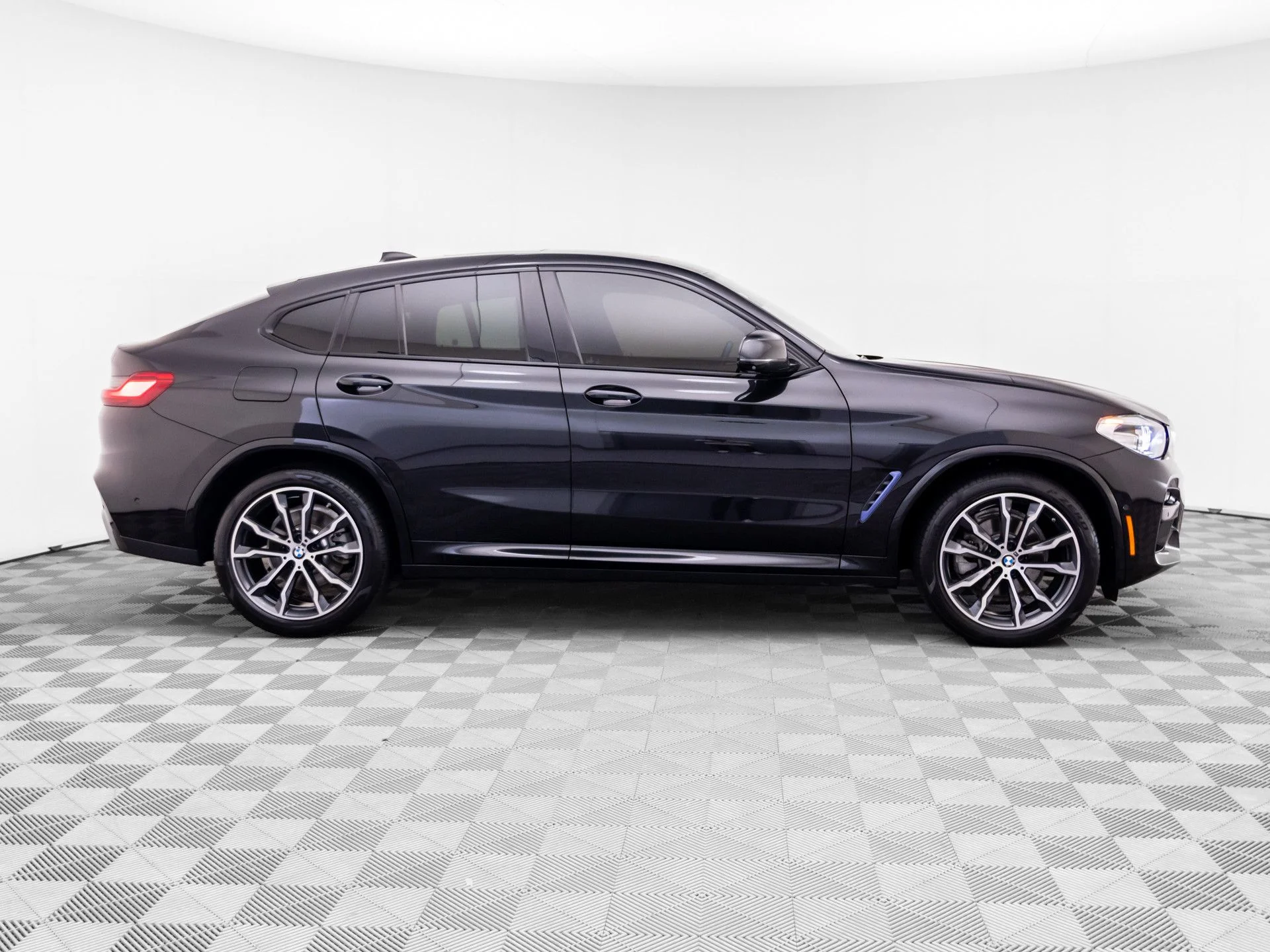 Used 2019 Black BMW xDrive30i image 6